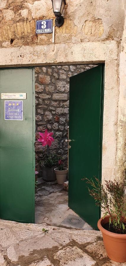 Rooms & Studio Apartments Sibenik Bagian luar foto