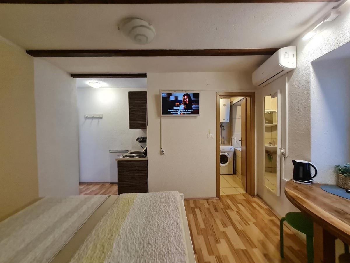 Rooms & Studio Apartments Sibenik Bagian luar foto
