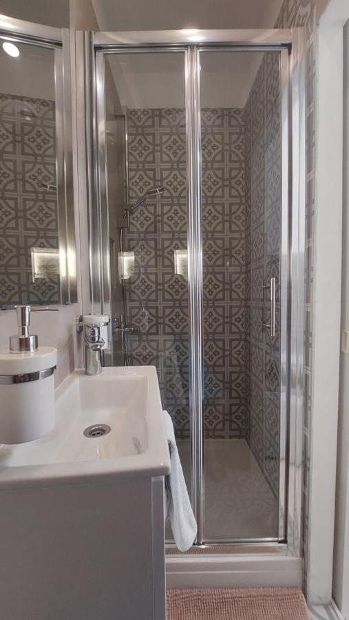Rooms & Studio Apartments Sibenik Bagian luar foto