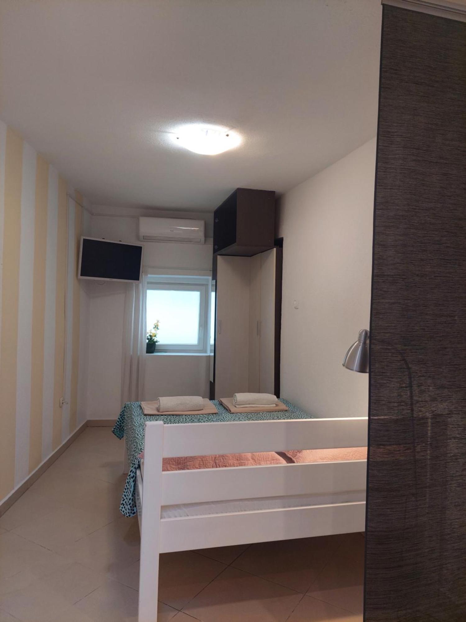 Rooms & Studio Apartments Sibenik Bagian luar foto