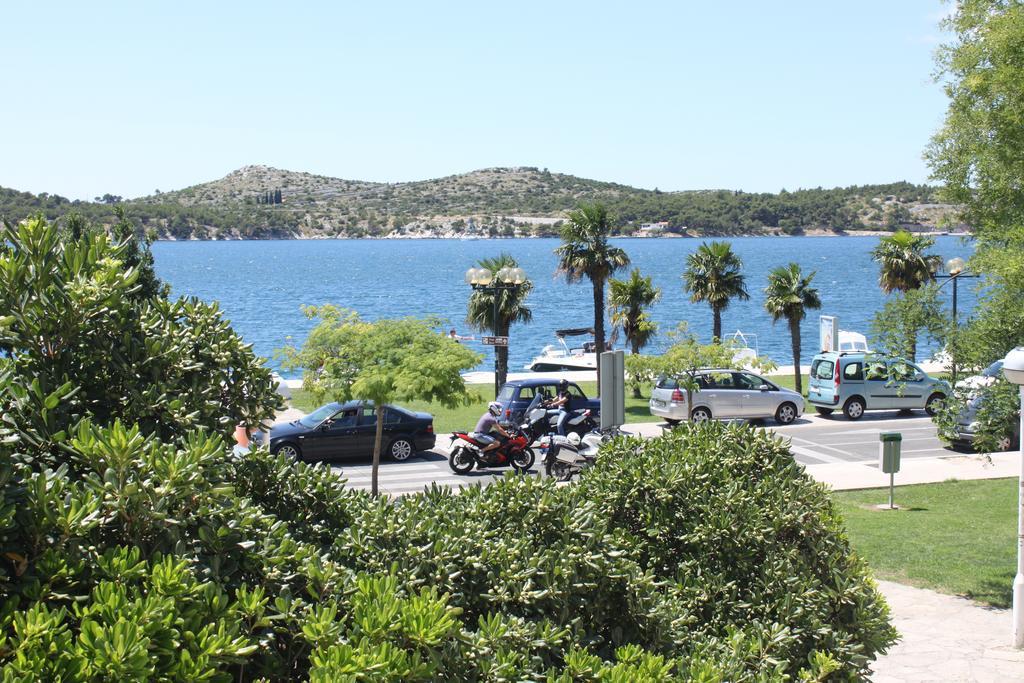 Rooms & Studio Apartments Sibenik Bagian luar foto