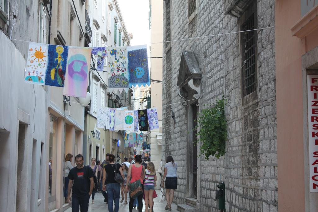 Rooms & Studio Apartments Sibenik Bagian luar foto