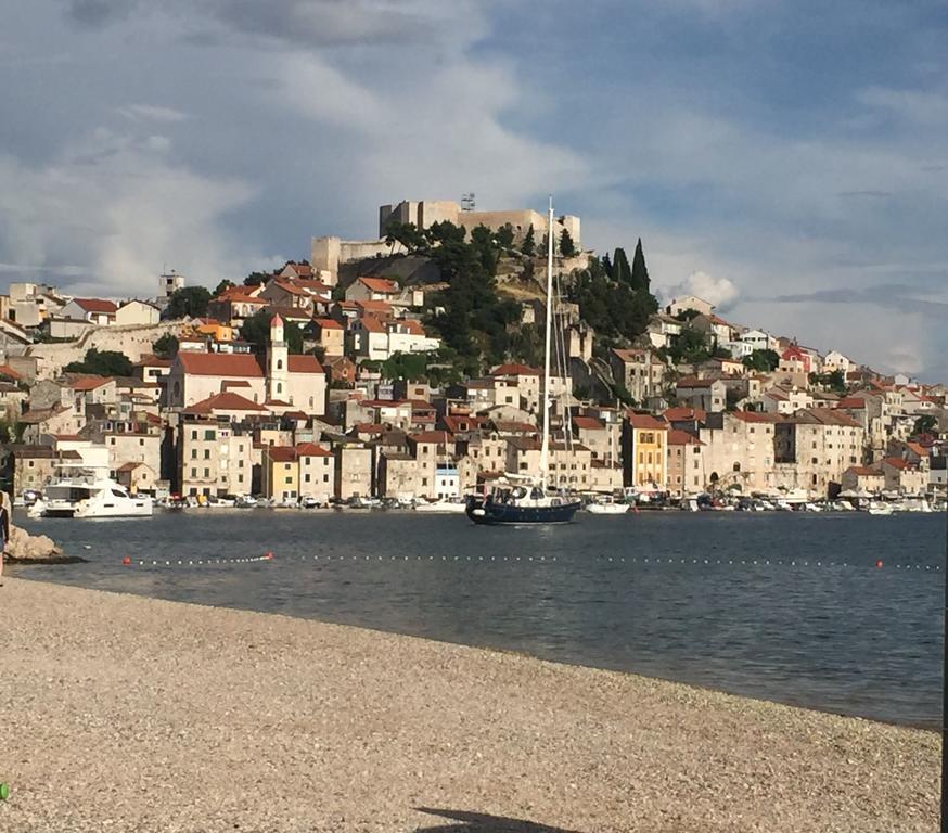 Rooms & Studio Apartments Sibenik Bagian luar foto