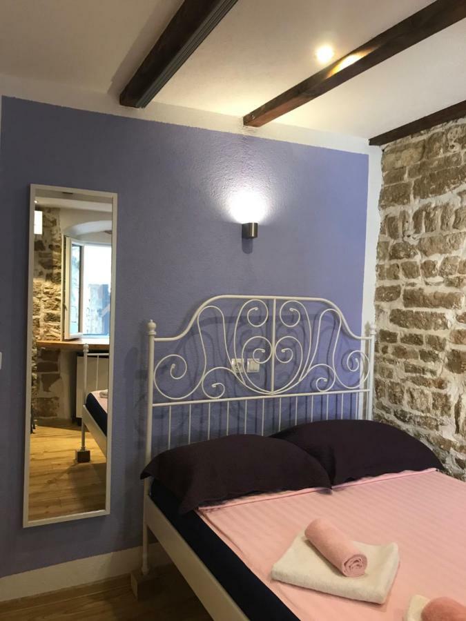 Rooms & Studio Apartments Sibenik Bagian luar foto